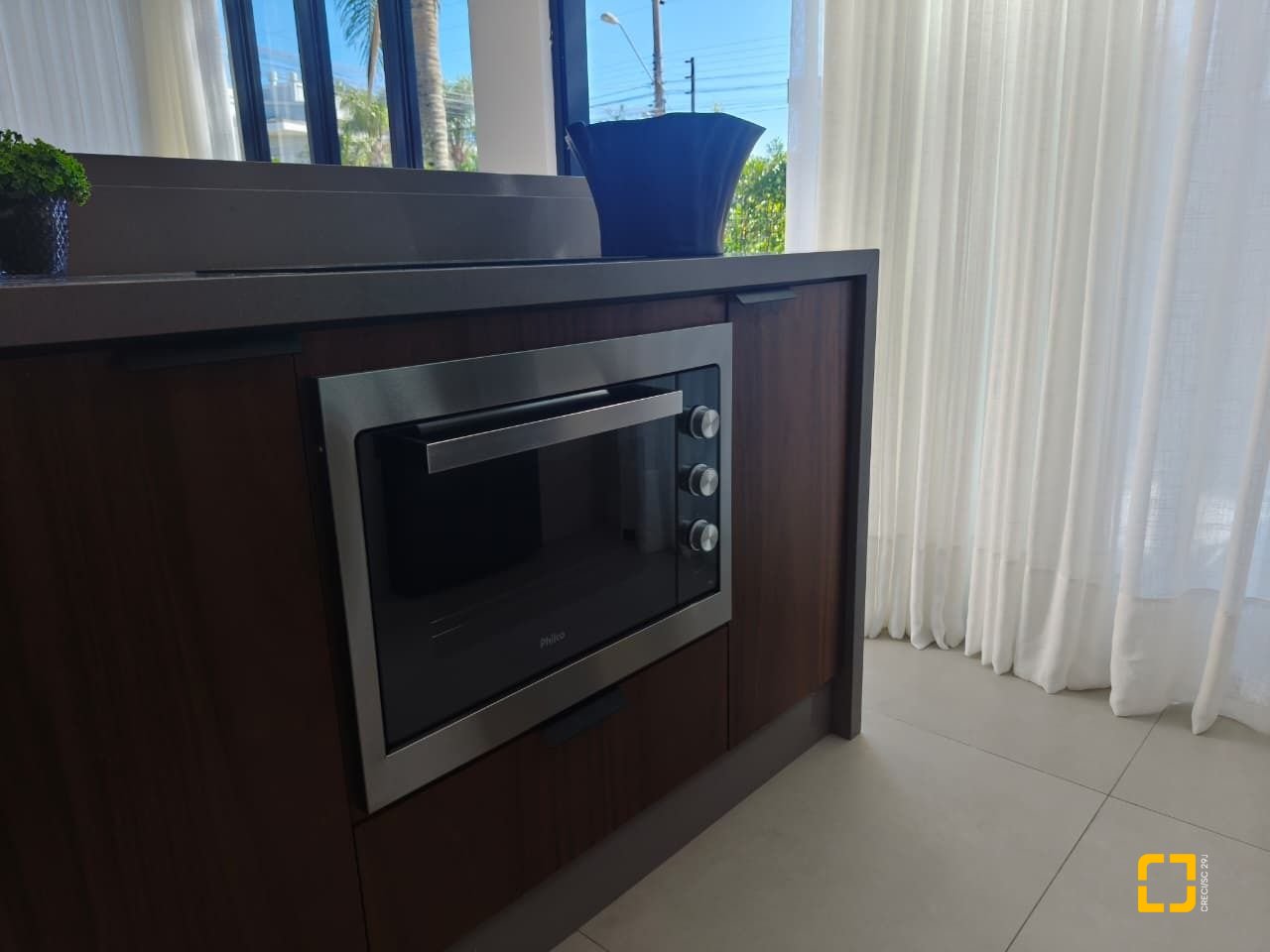 Casa com 200m², 6 quartos (sendo 3 suítes), 2 garagens, no bairro Cachoeira do Bom Jesus em Florianópolis
