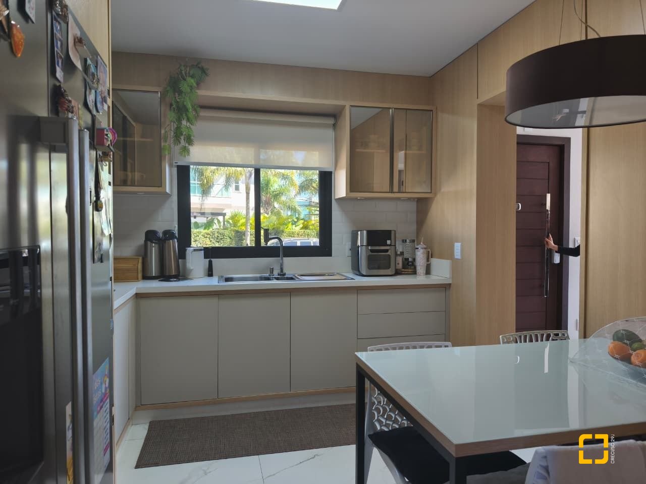 Casa com 200m², 6 quartos (sendo 3 suítes), 2 garagens, no bairro Cachoeira do Bom Jesus em Florianópolis
