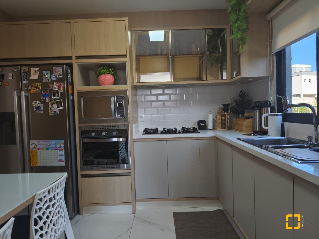Casa com 200m², 6 quartos (sendo 3 suítes), 2 garagens, no bairro Cachoeira do Bom Jesus em Florianópolis