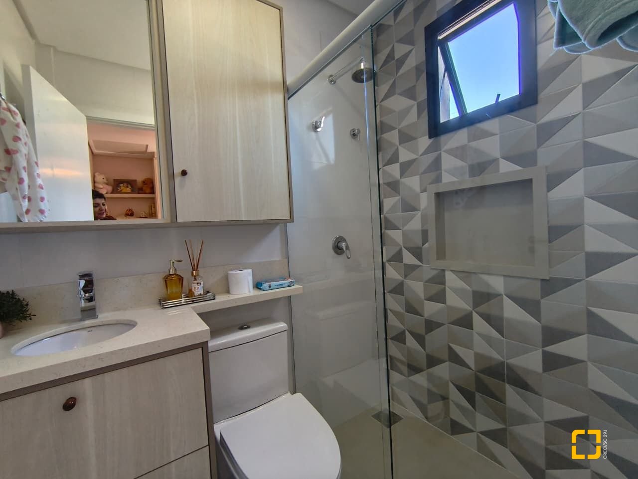Casa com 200m², 6 quartos (sendo 3 suítes), 2 garagens, no bairro Cachoeira do Bom Jesus em Florianópolis