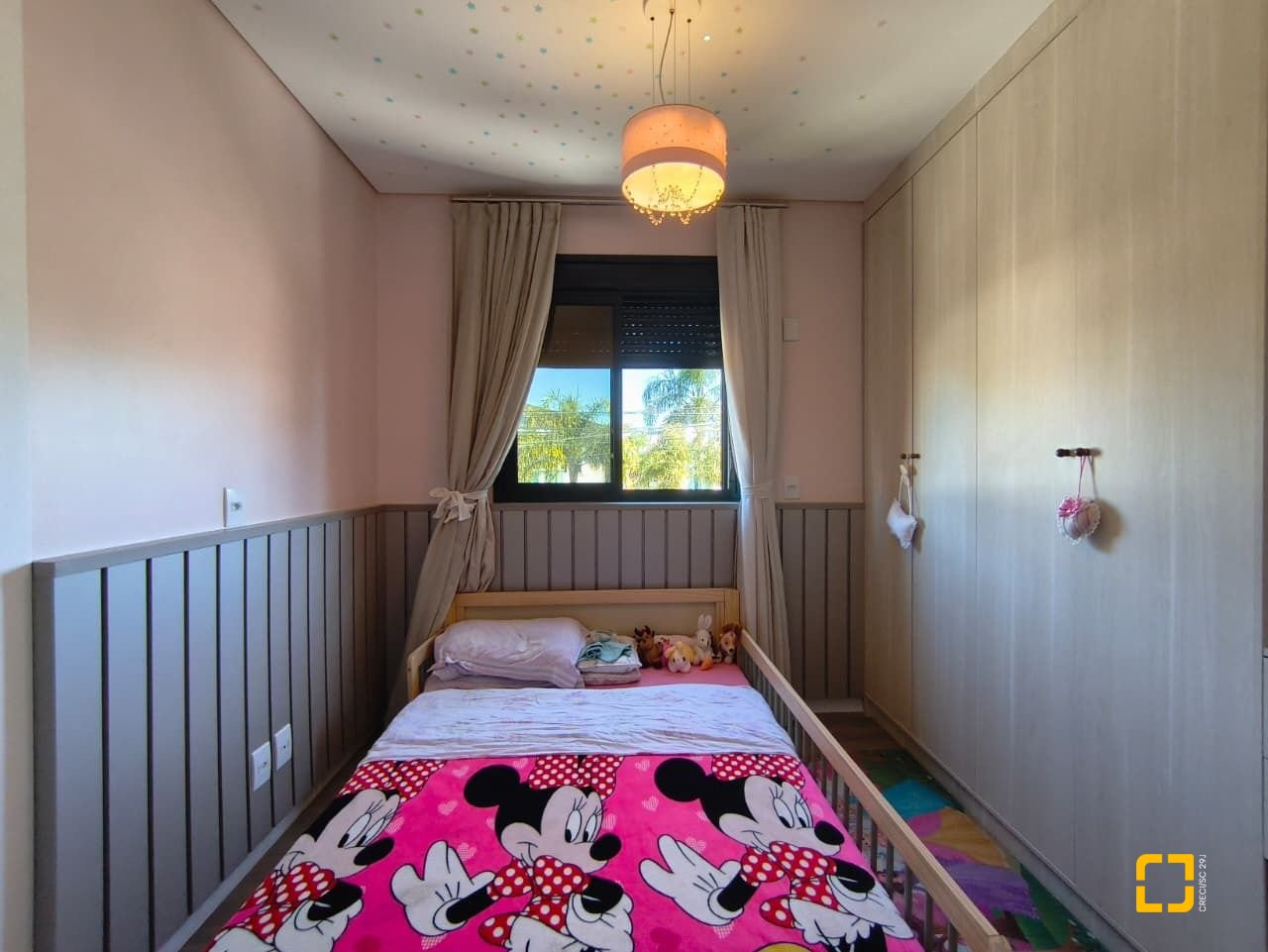 Casa com 200m², 6 quartos (sendo 3 suítes), 2 garagens, no bairro Cachoeira do Bom Jesus em Florianópolis