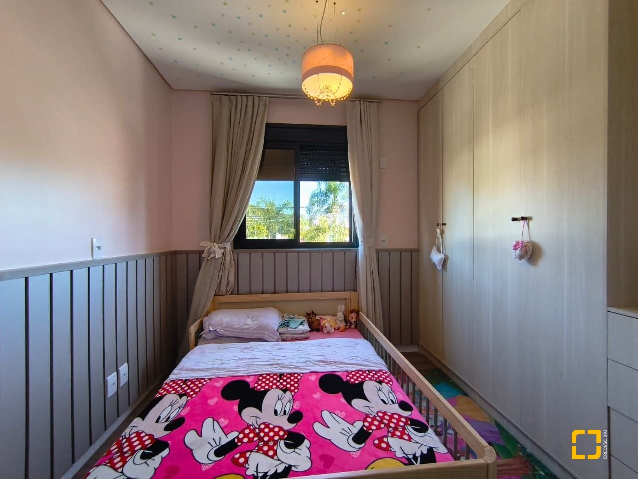 Casa com 200m², 6 quartos (sendo 3 suítes), 2 garagens, no bairro Cachoeira do Bom Jesus em Florianópolis