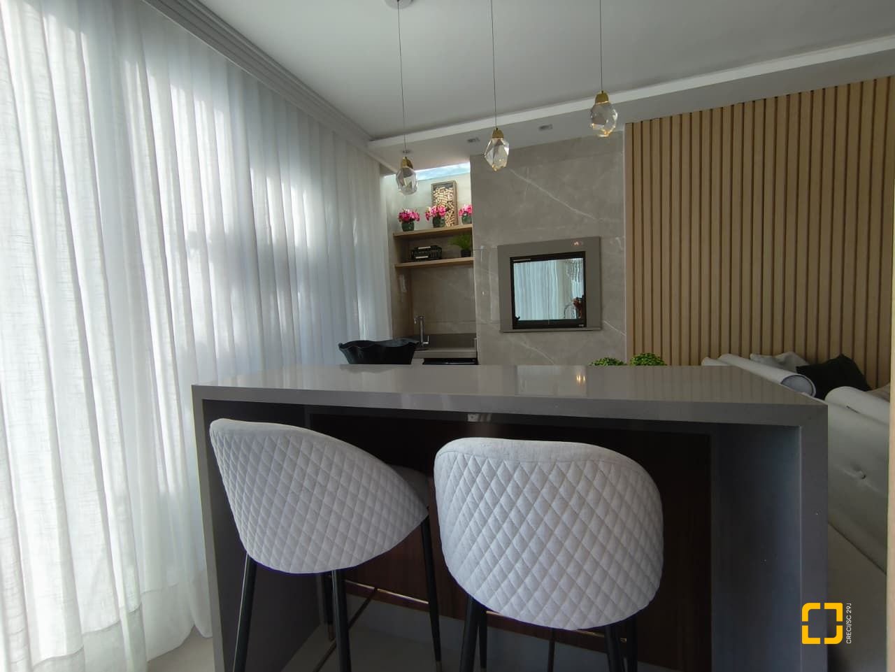 Casa com 200m², 6 quartos (sendo 3 suítes), 2 garagens, no bairro Cachoeira do Bom Jesus em Florianópolis