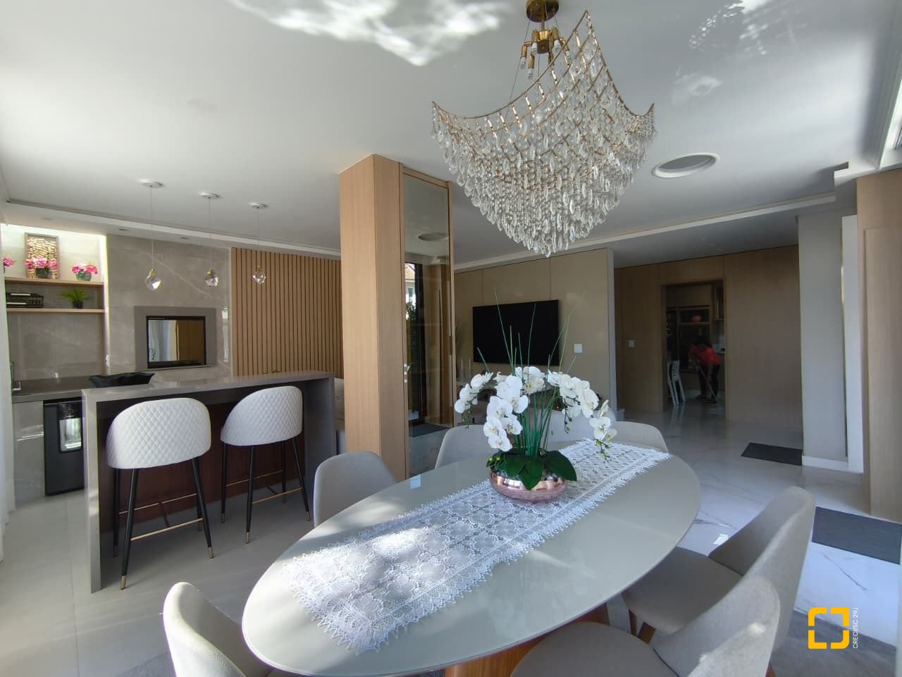 Casa com 200m², 6 quartos (sendo 3 suítes), 2 garagens, no bairro Cachoeira do Bom Jesus em Florianópolis