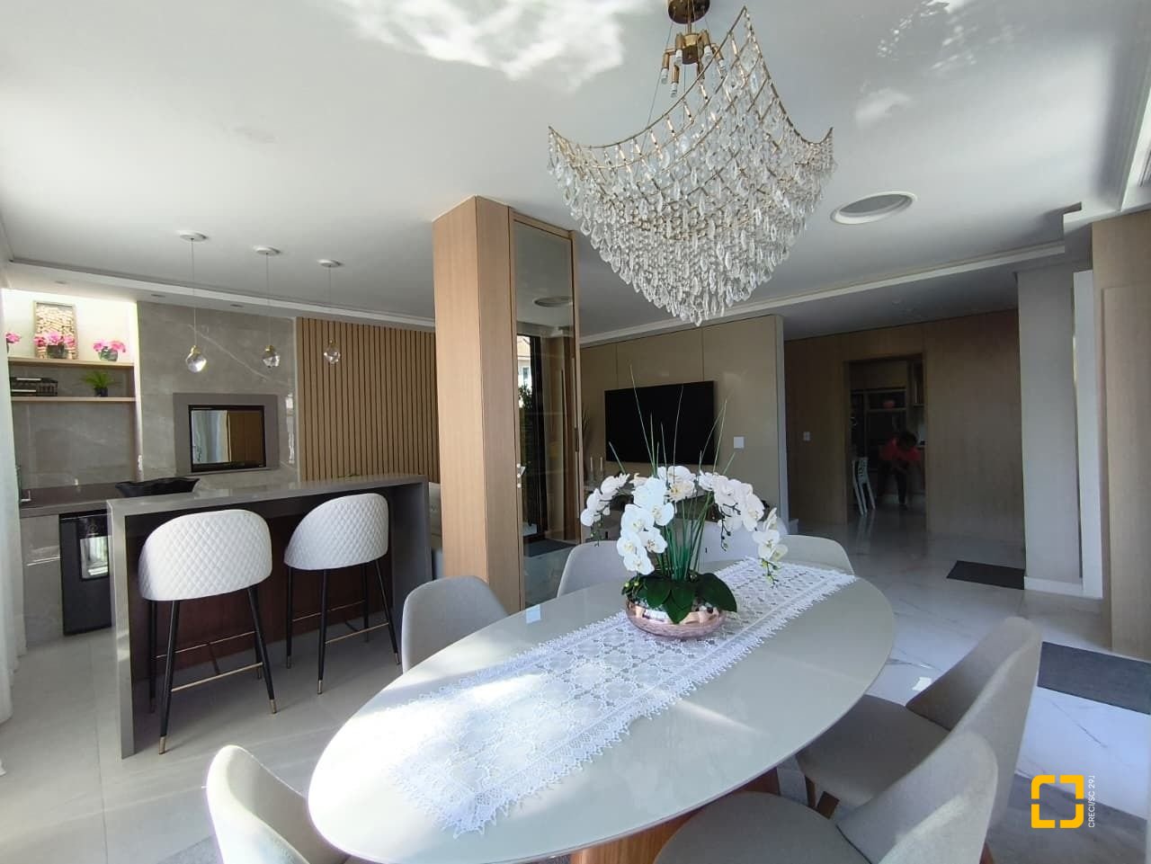 Casa com 200m², 6 quartos (sendo 3 suítes), 2 garagens, no bairro Cachoeira do Bom Jesus em Florianópolis