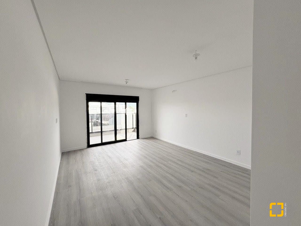 Casa com 131m², 4 quartos (sendo 1 suíte), 2 garagens, no bairro Carianos em Florianópolis