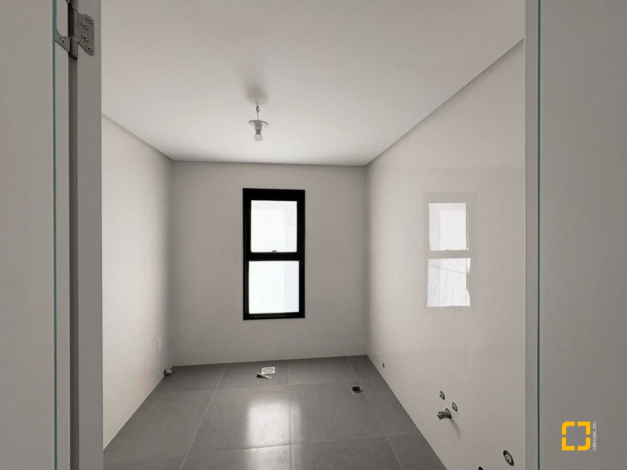 Casa com 131m², 4 quartos (sendo 1 suíte), 2 garagens, no bairro Carianos em Florianópolis