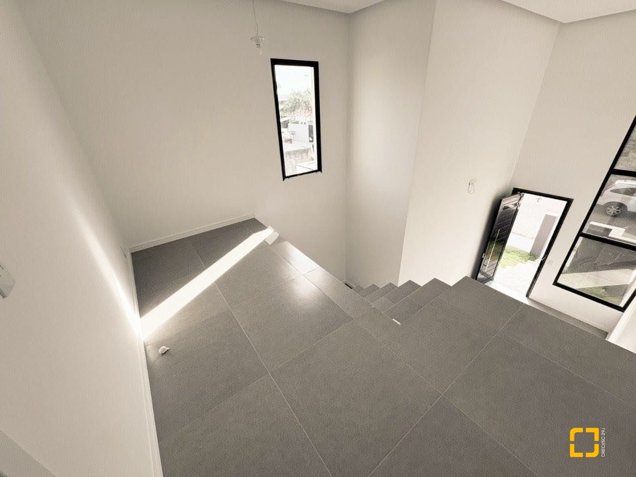 Casa com 131m², 4 quartos (sendo 1 suíte), 2 garagens, no bairro Carianos em Florianópolis