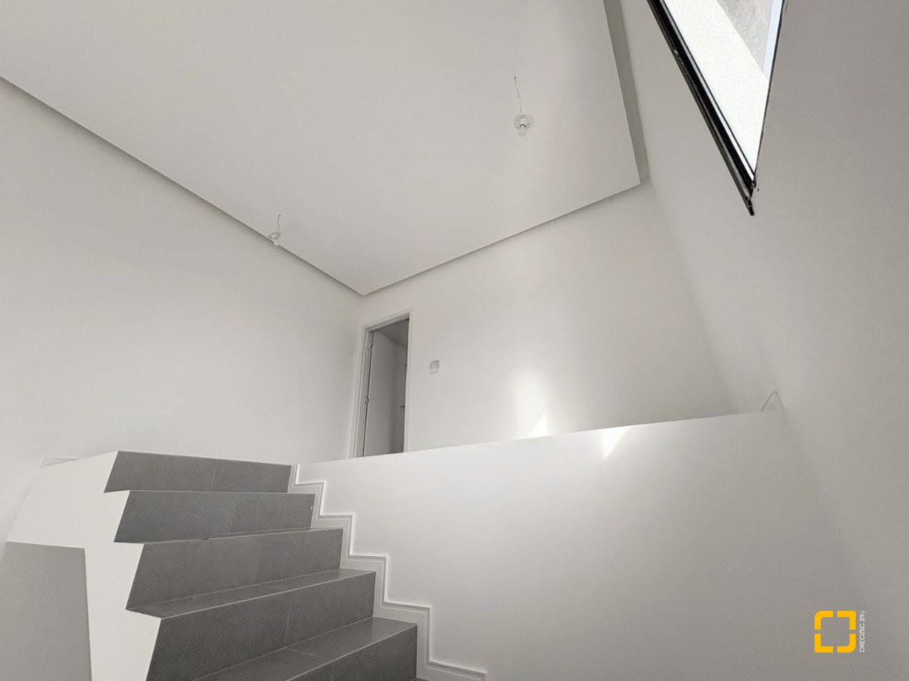 Casa com 131m², 4 quartos (sendo 1 suíte), 2 garagens, no bairro Carianos em Florianópolis