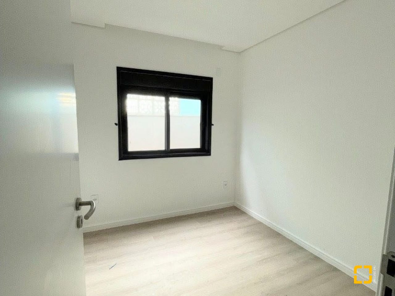 Casa com 131m², 4 quartos (sendo 1 suíte), 2 garagens, no bairro Carianos em Florianópolis