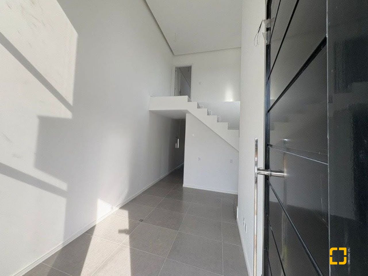 Casa com 131m², 4 quartos (sendo 1 suíte), 2 garagens, no bairro Carianos em Florianópolis