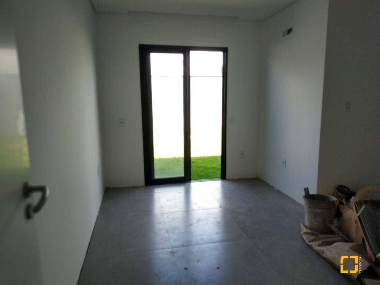 Casa com 131m², 4 quartos (sendo 1 suíte), 2 garagens, no bairro Carianos em Florianópolis