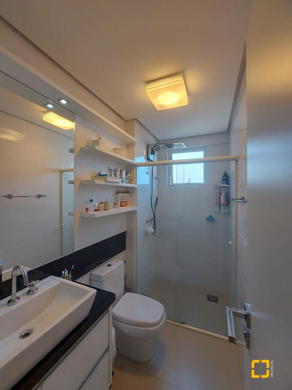 Apartamento com 128m², 4 quartos (sendo 1 suíte), 2 garagens, no bairro Agronômica em Florianópolis