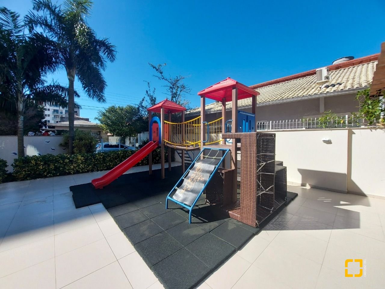 Apartamento com 128m², 4 quartos (sendo 1 suíte), 2 garagens, no bairro Agronômica em Florianópolis