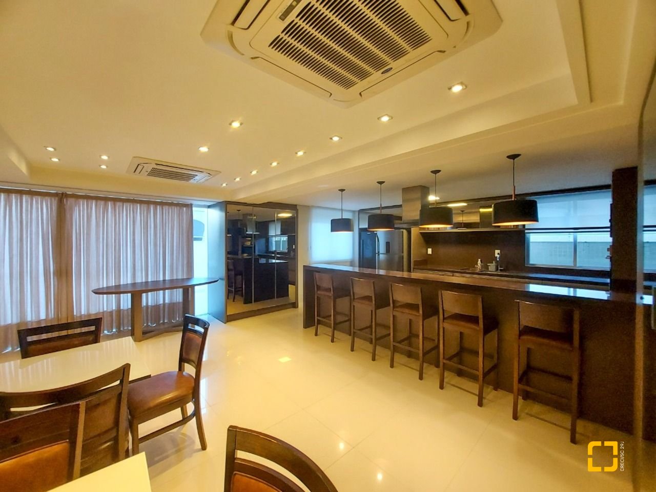 Apartamento com 128m², 4 quartos (sendo 1 suíte), 2 garagens, no bairro Agronômica em Florianópolis