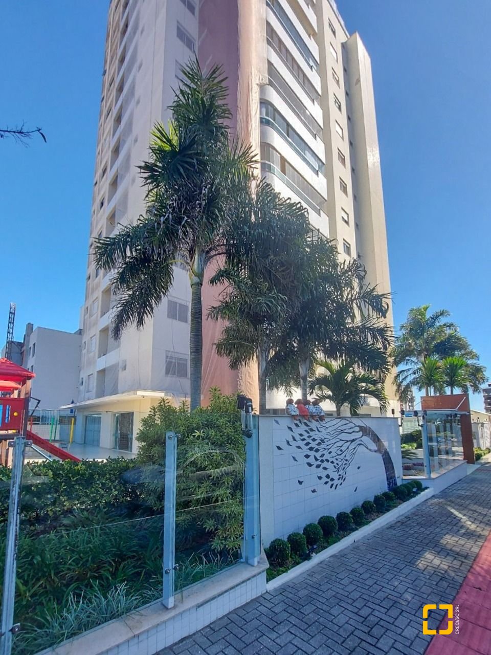Apartamento com 128m², 4 quartos (sendo 1 suíte), 2 garagens, no bairro Agronômica em Florianópolis