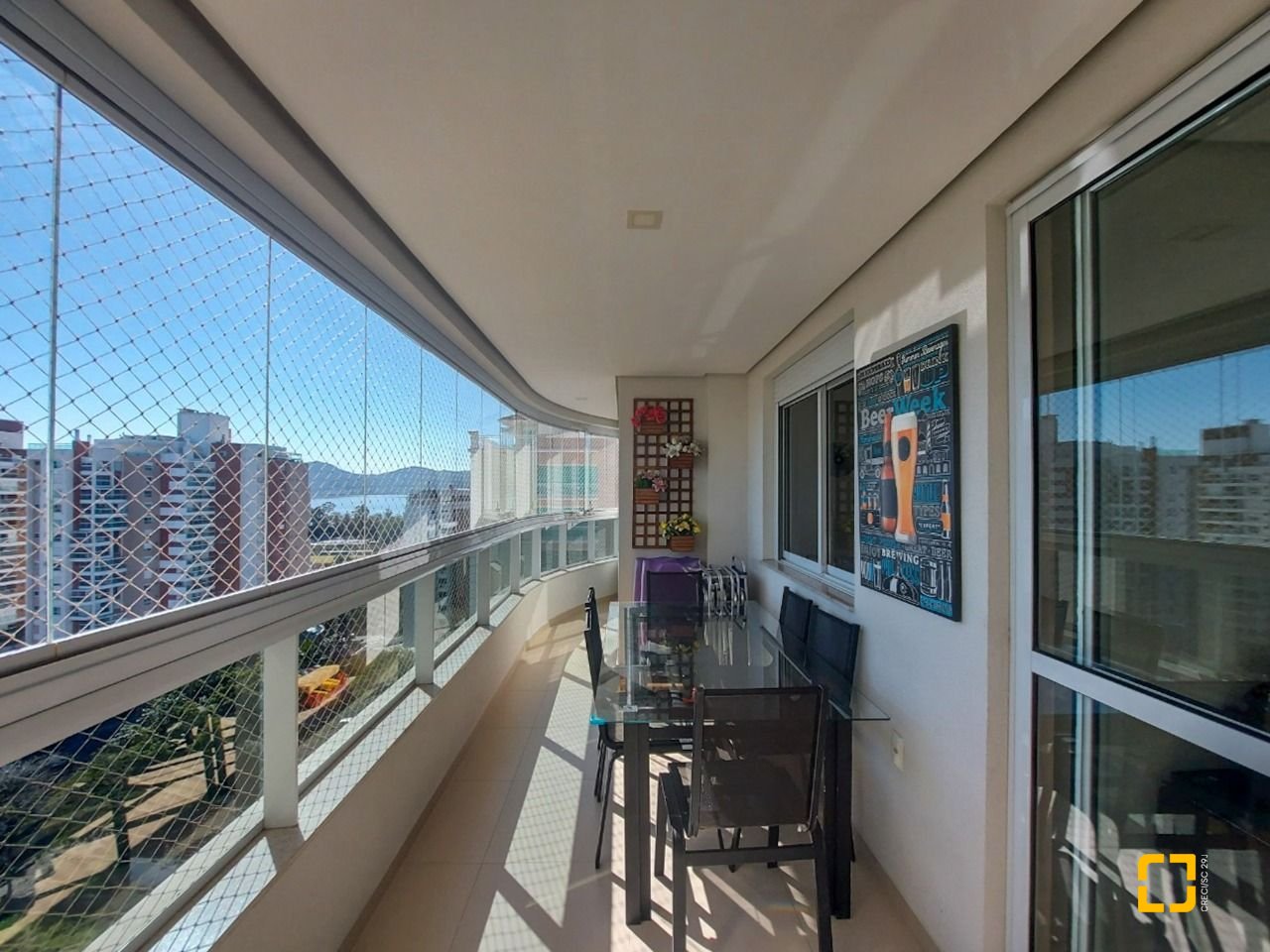 Apartamento com 128m², 4 quartos (sendo 1 suíte), 2 garagens, no bairro Agronômica em Florianópolis
