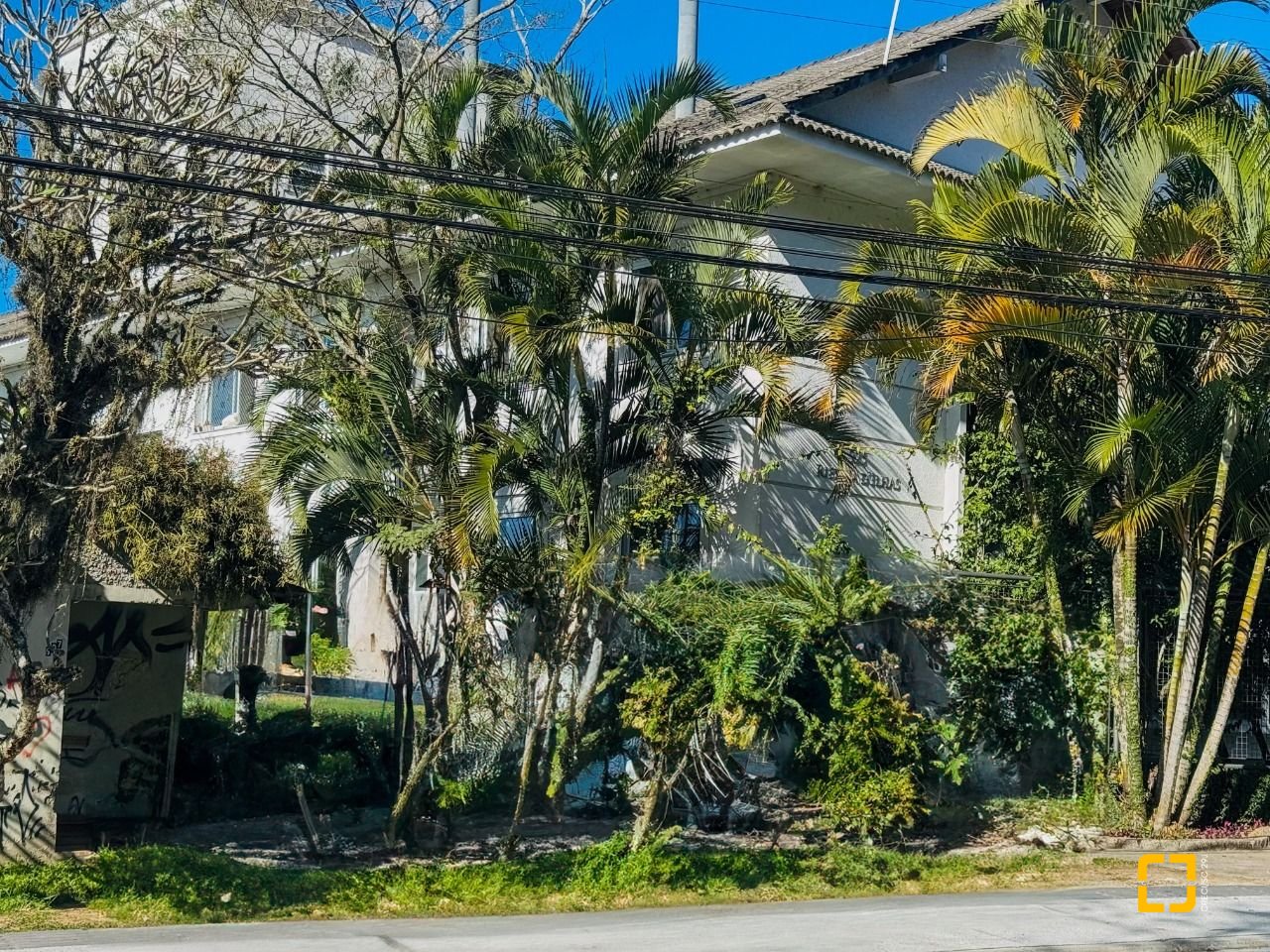 Apartamento com 145m², 4 quartos (sendo 1 suíte), 3 garagens, no bairro Lagoa da Conceição em Florianópolis