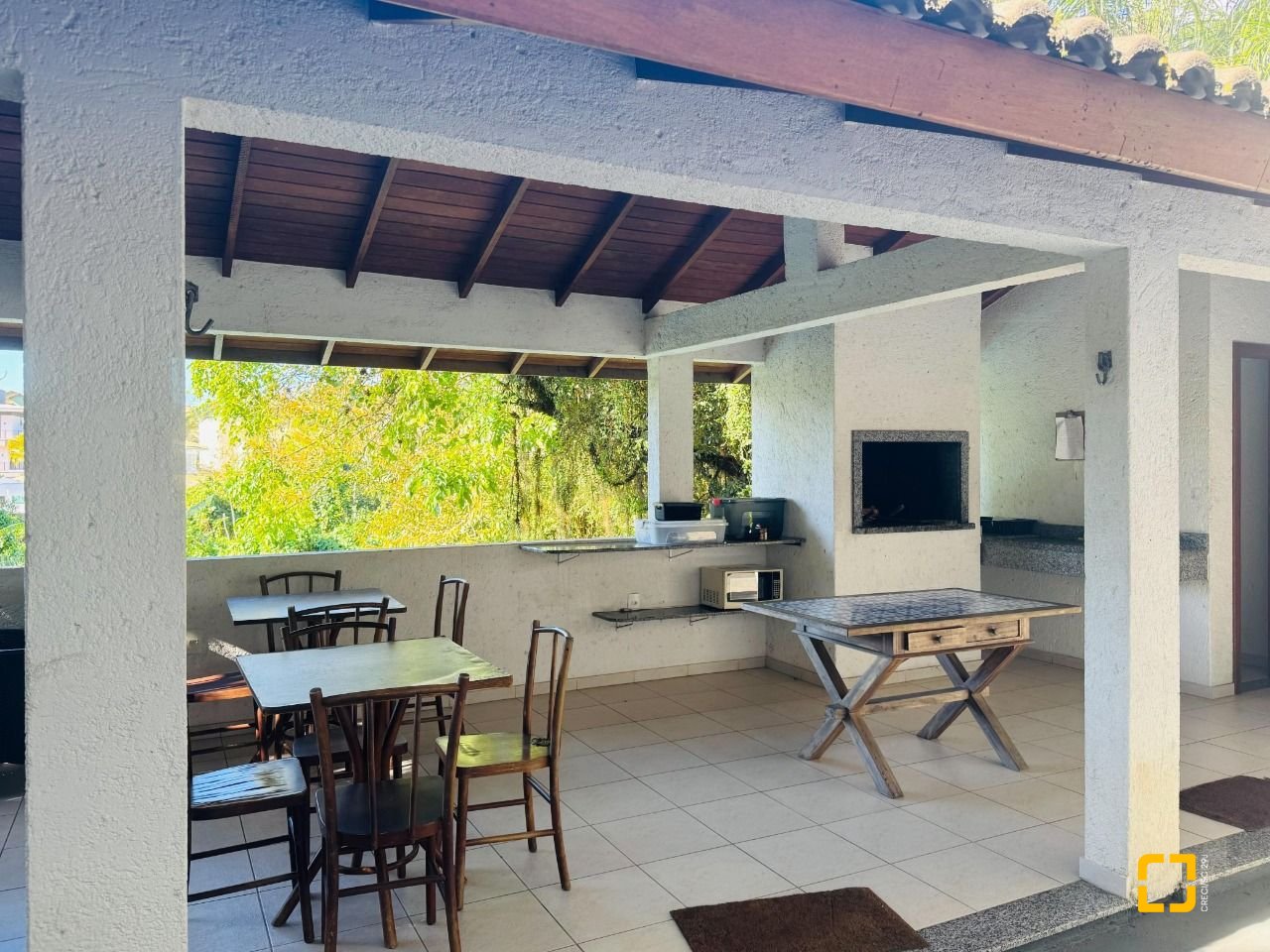 Apartamento com 145m², 4 quartos (sendo 1 suíte), 3 garagens, no bairro Lagoa da Conceição em Florianópolis