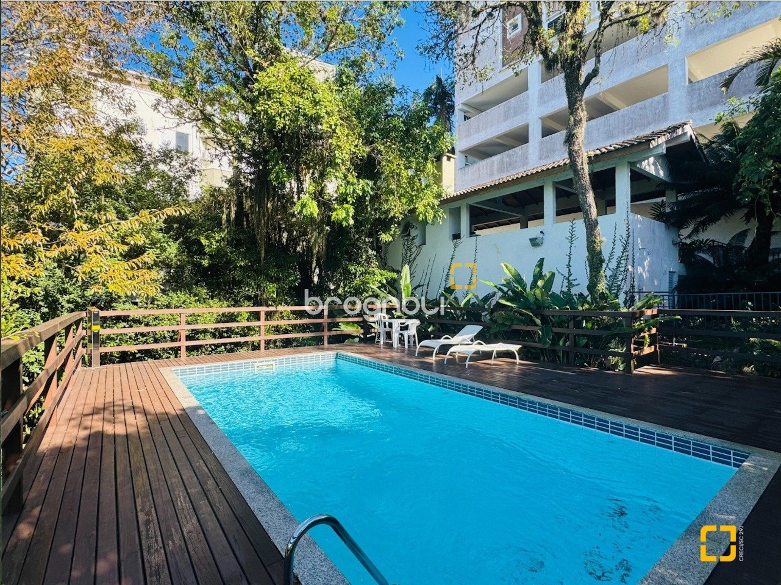 Apartamento com 145m², 3 quartos (sendo 1 suíte), 3 garagens, no bairro Lagoa da Conceição em Florianópolis