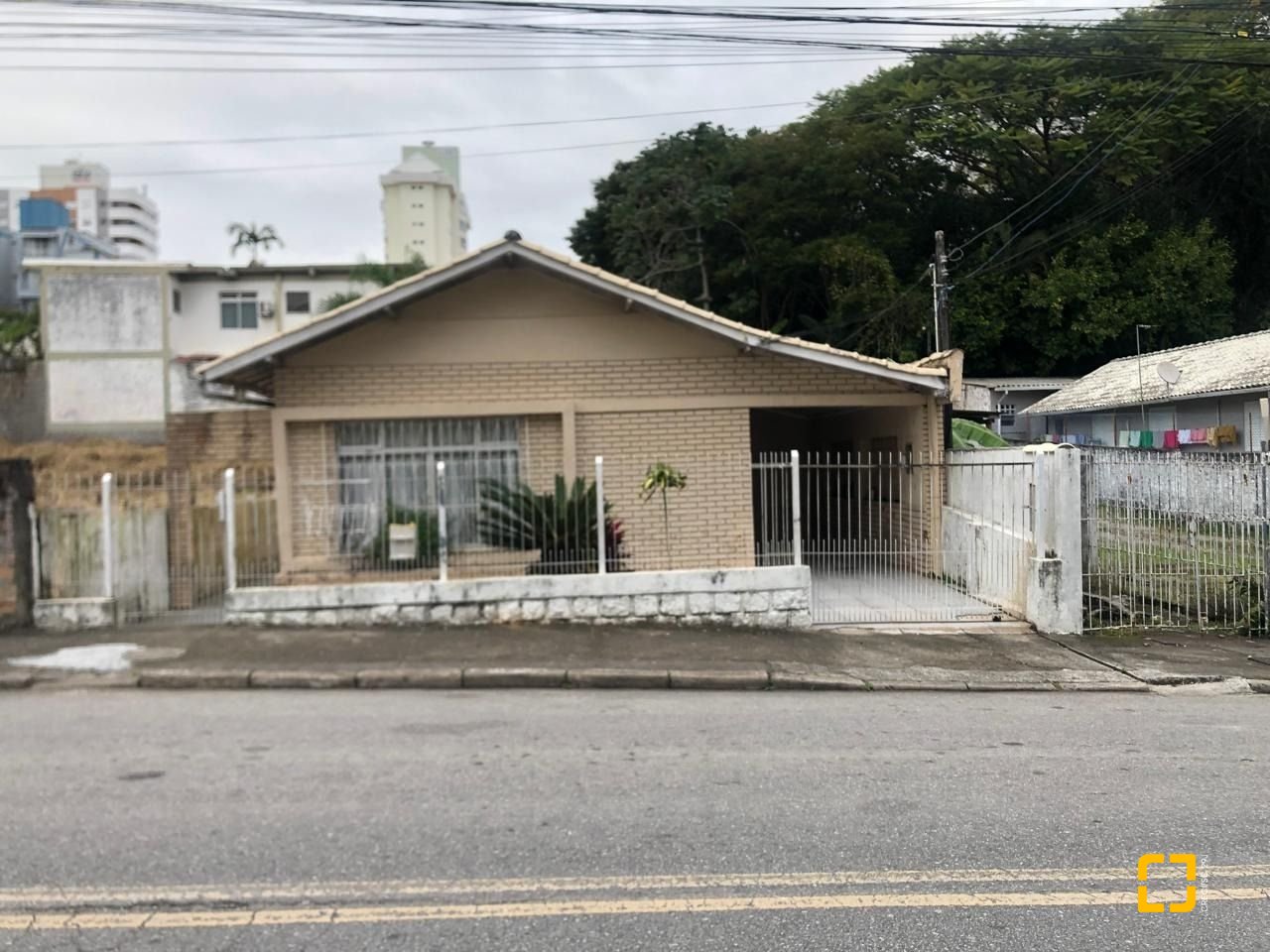 Casa com 120m², 2 quartos, 1 garagem, no bairro Estreito em Florianópolis
