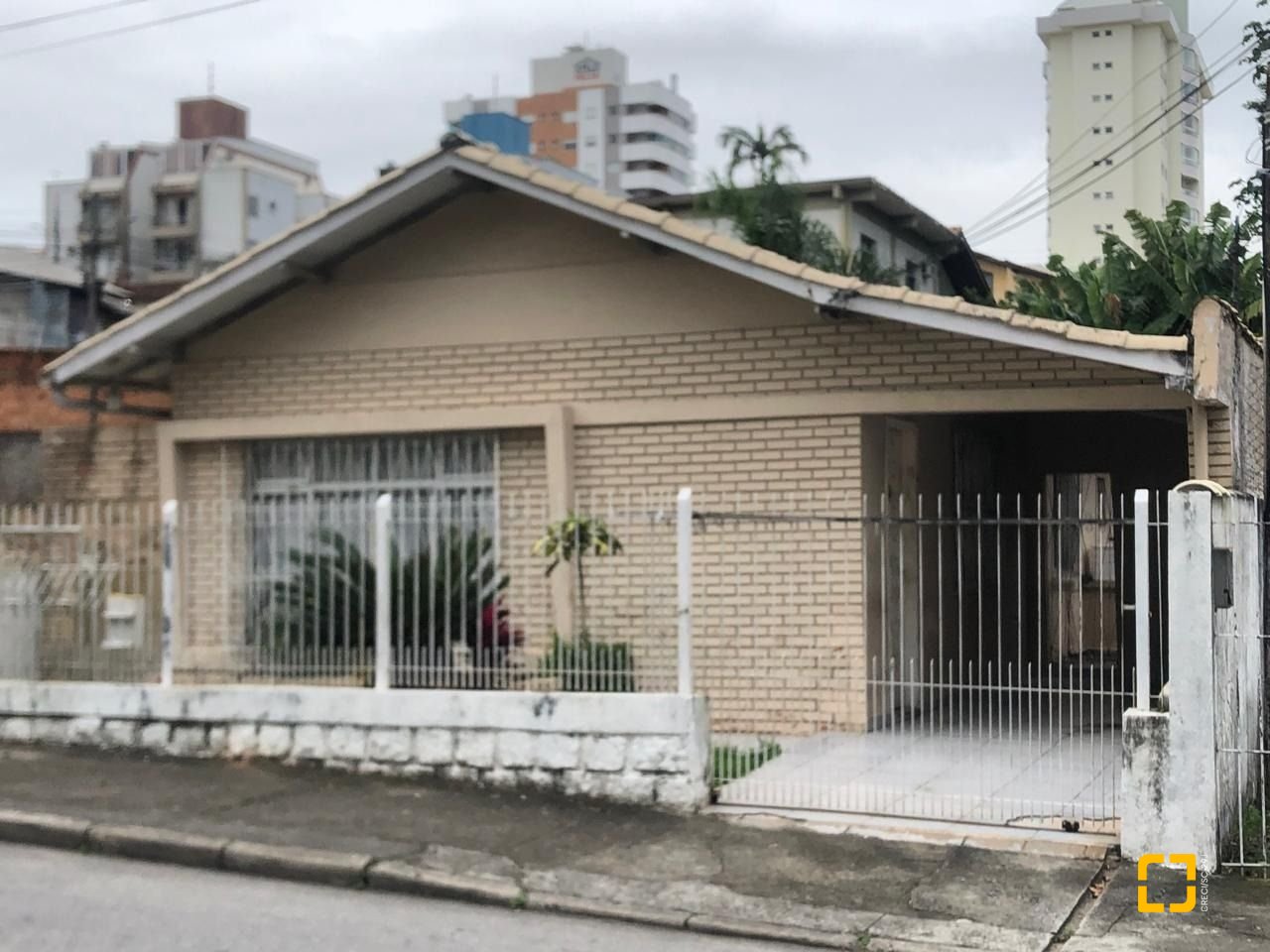 Casa com 120m², 2 quartos, 1 garagem, no bairro Estreito em Florianópolis