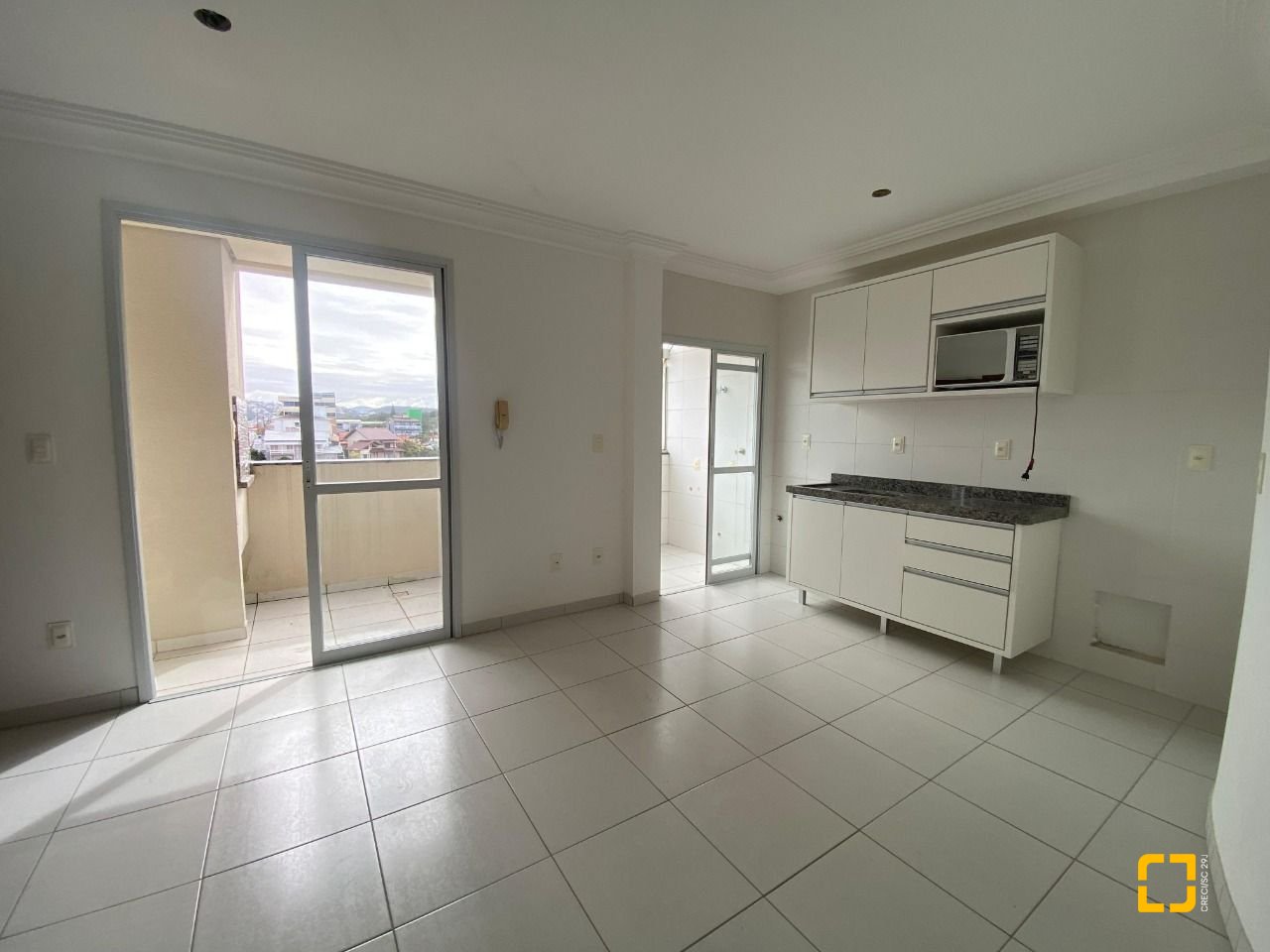 Cobertura com 97m², 6 quartos (sendo 3 suítes), 2 garagens, no bairro Capoeiras em Florianópolis