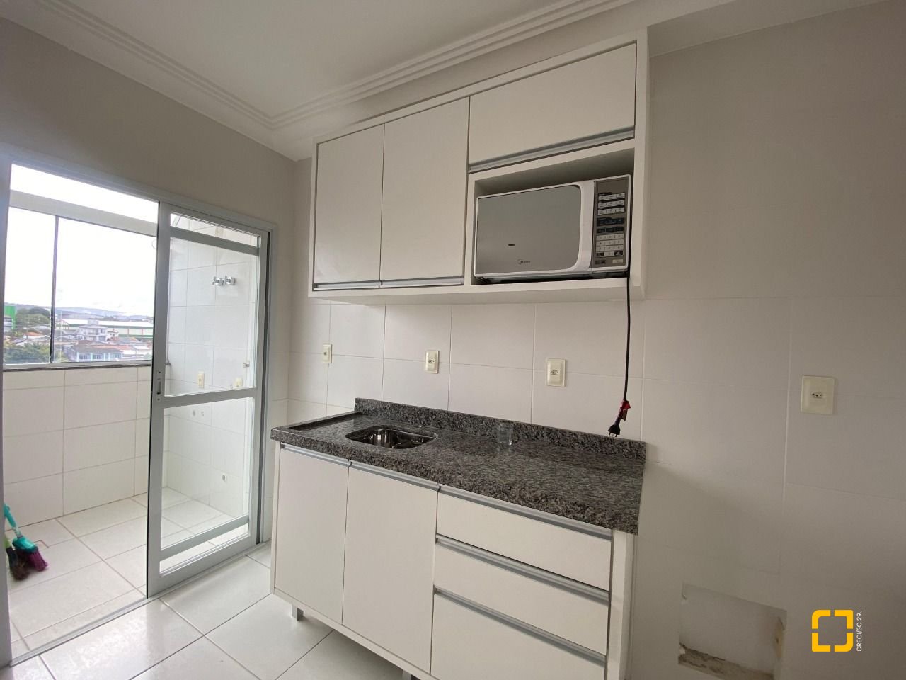 Cobertura com 97m², 6 quartos (sendo 3 suítes), 2 garagens, no bairro Capoeiras em Florianópolis