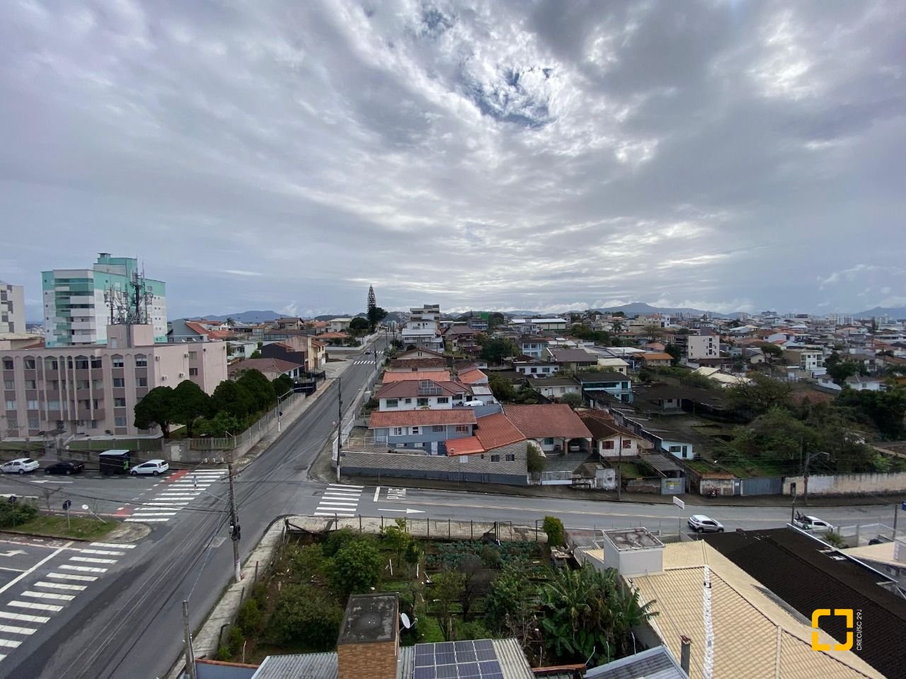 Cobertura com 97m², 6 quartos (sendo 3 suítes), 2 garagens, no bairro Capoeiras em Florianópolis