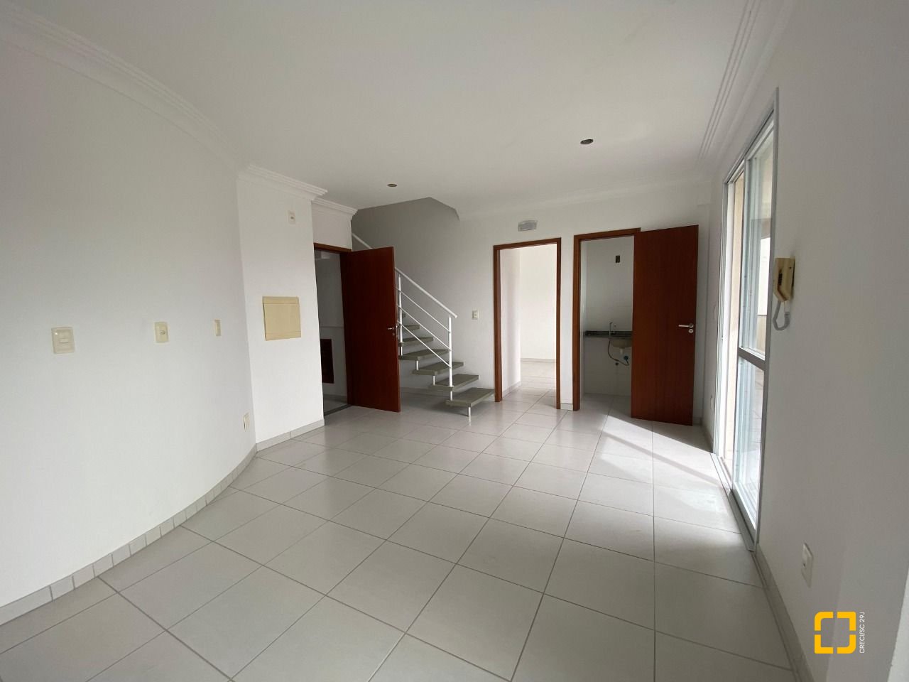 Cobertura com 97m², 6 quartos (sendo 3 suítes), 2 garagens, no bairro Capoeiras em Florianópolis