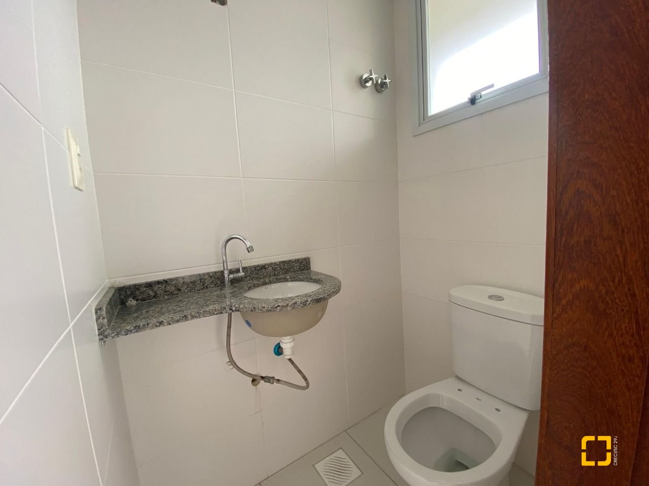 Cobertura com 97m², 6 quartos (sendo 3 suítes), 2 garagens, no bairro Capoeiras em Florianópolis