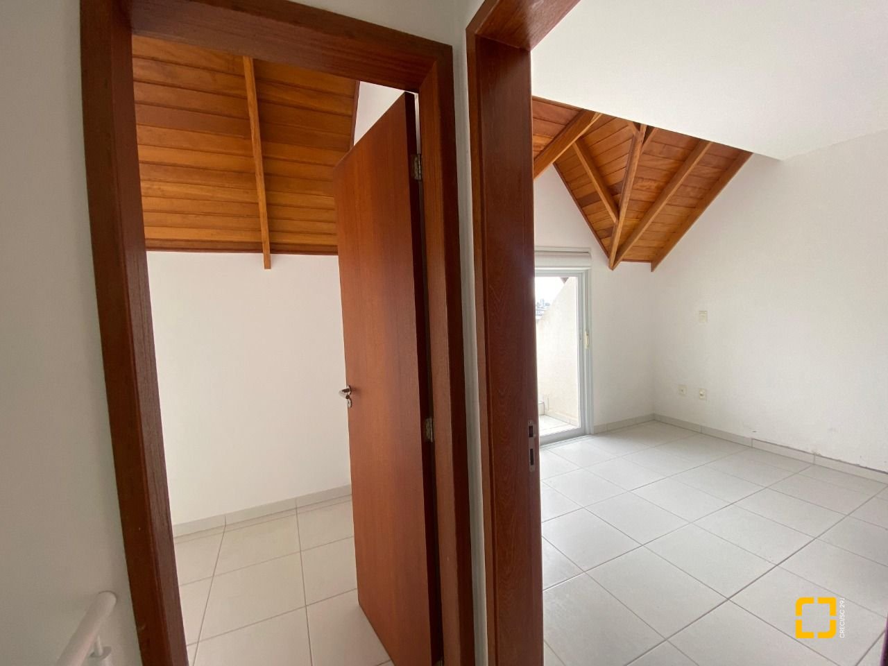 Cobertura com 97m², 6 quartos (sendo 3 suítes), 2 garagens, no bairro Capoeiras em Florianópolis
