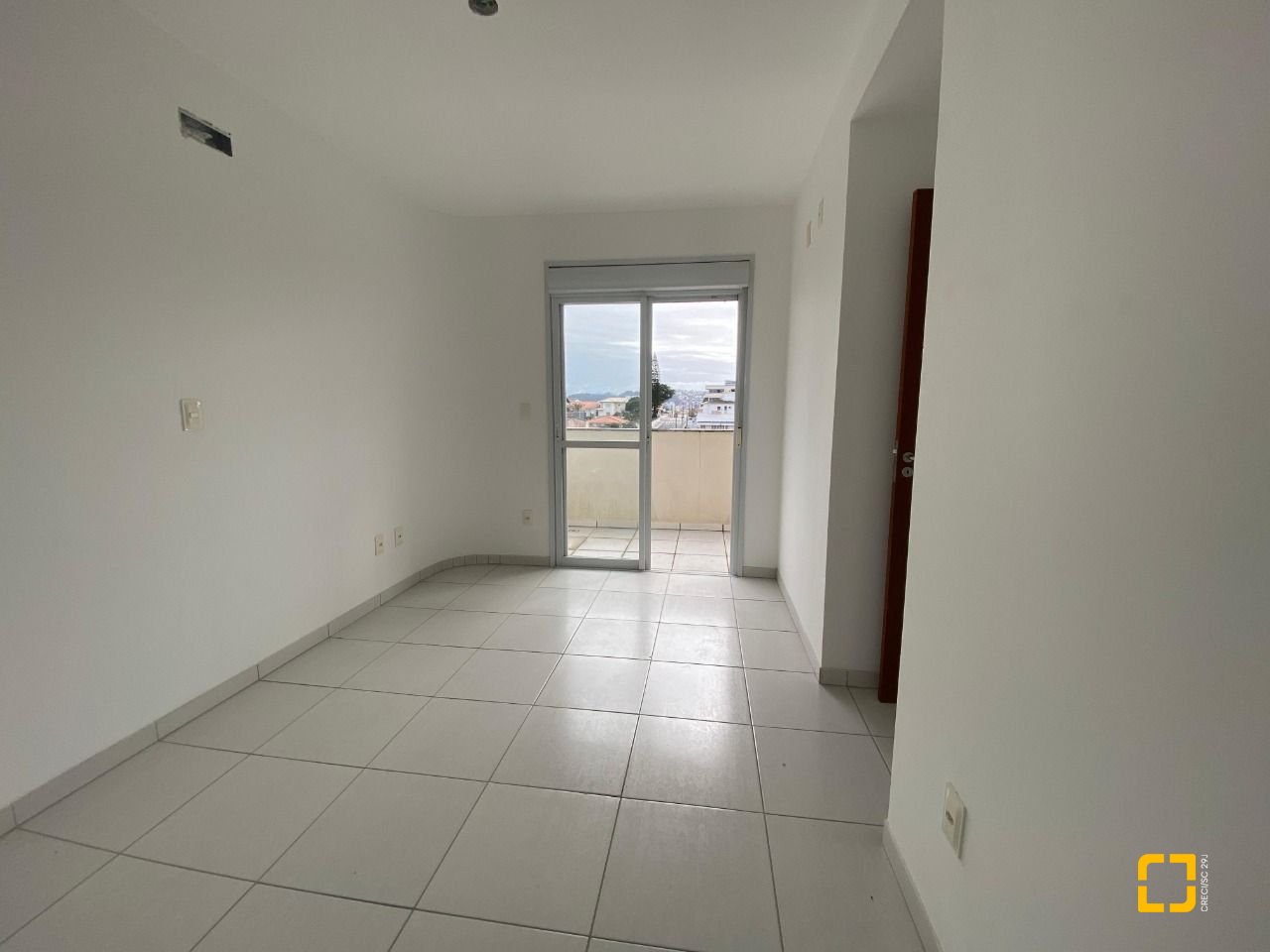 Cobertura com 97m², 6 quartos (sendo 3 suítes), 2 garagens, no bairro Capoeiras em Florianópolis