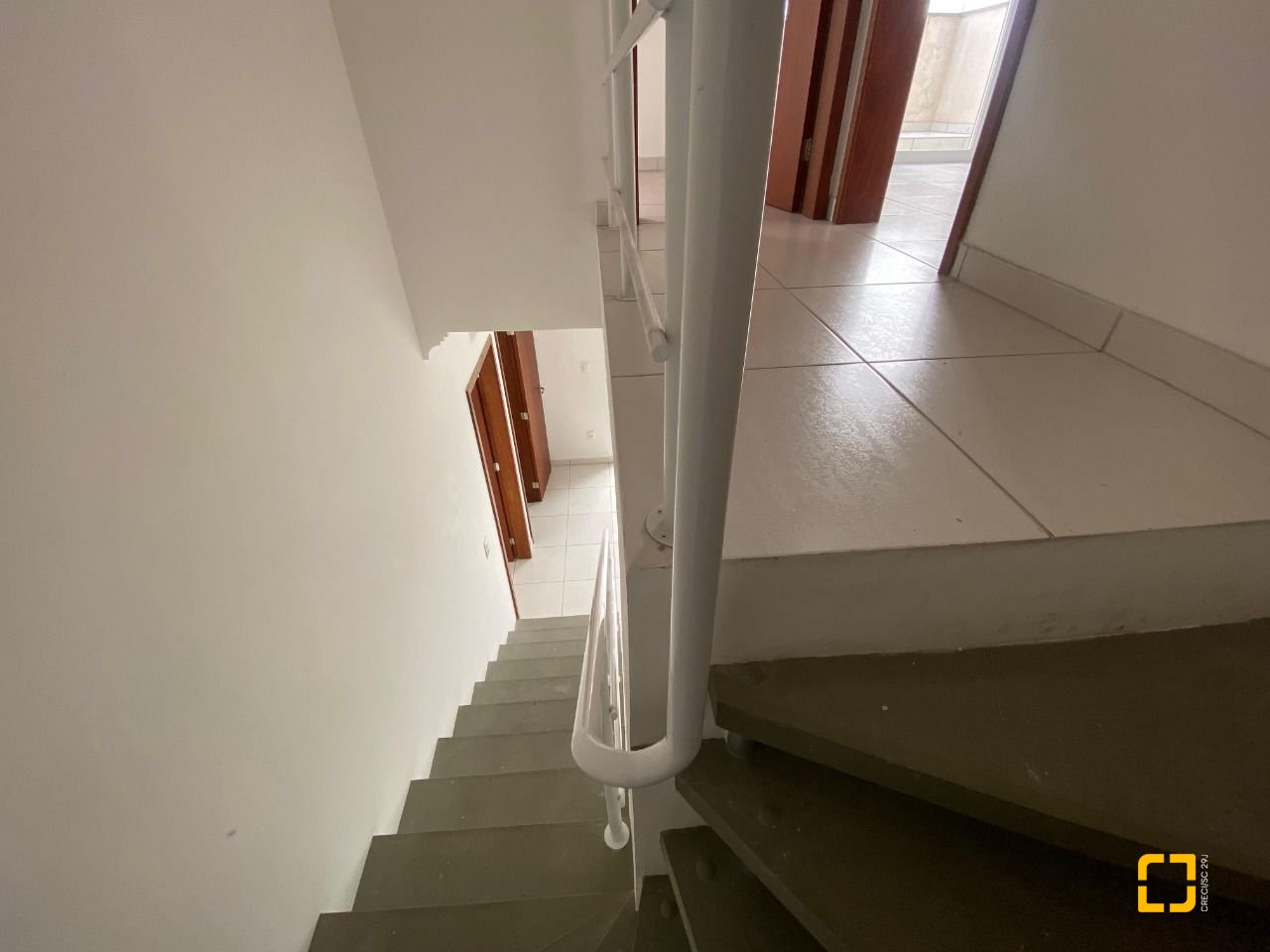 Cobertura com 97m², 6 quartos (sendo 3 suítes), 2 garagens, no bairro Capoeiras em Florianópolis