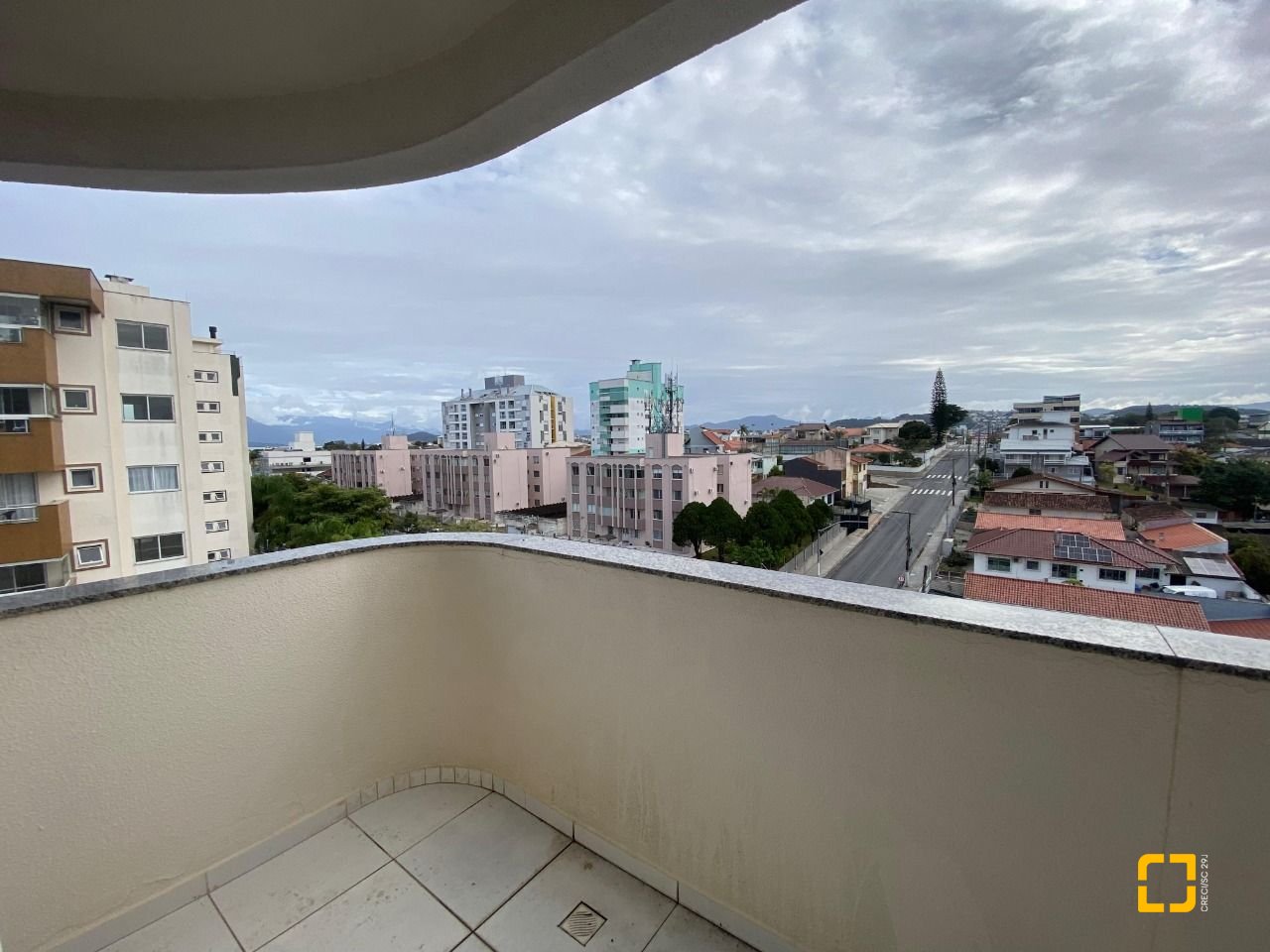 Cobertura com 97m², 6 quartos (sendo 3 suítes), 2 garagens, no bairro Capoeiras em Florianópolis