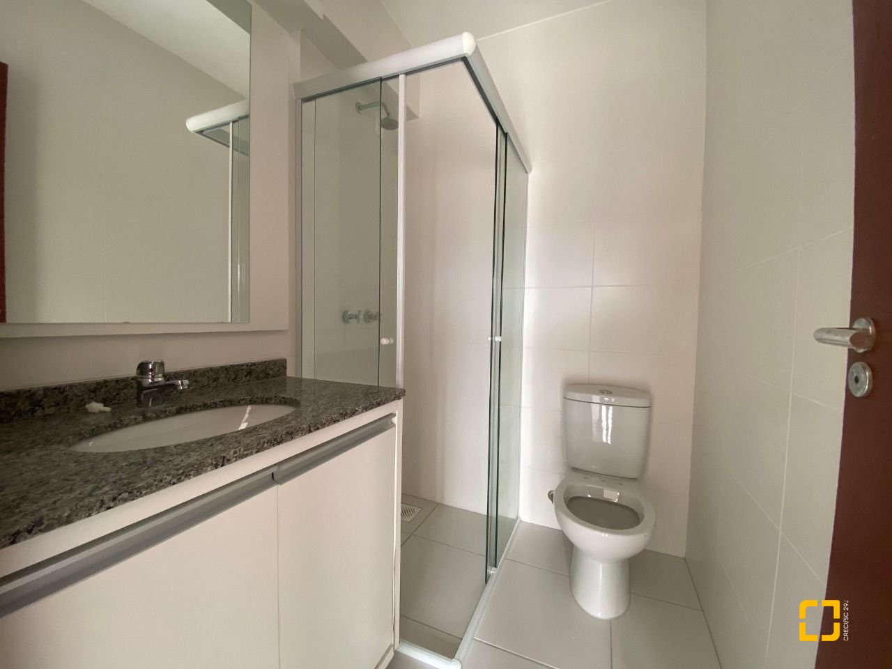 Cobertura com 97m², 6 quartos (sendo 3 suítes), 2 garagens, no bairro Capoeiras em Florianópolis