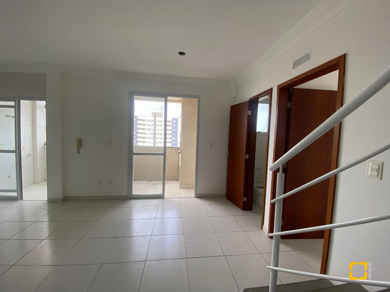 Cobertura com 99m², 6 quartos (sendo 3 suítes), 2 garagens, no bairro Capoeiras em Florianópolis