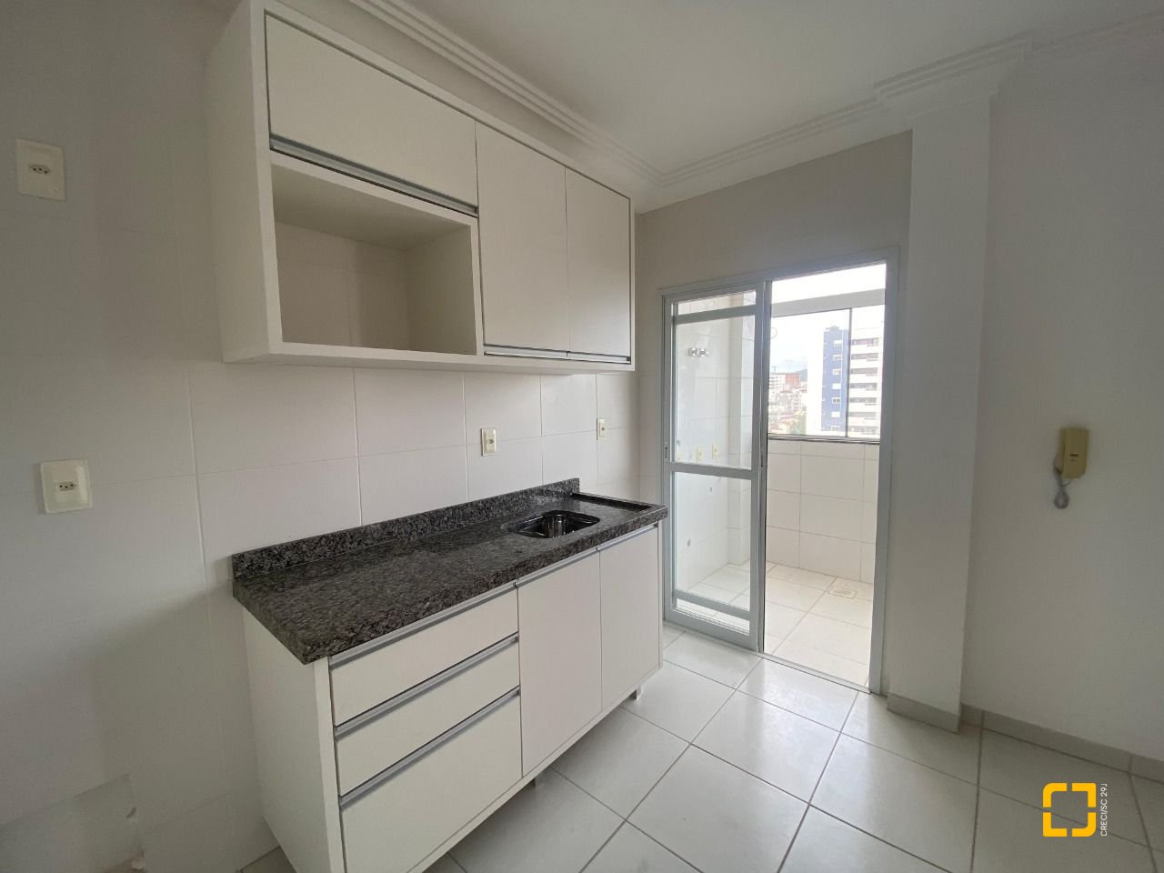 Cobertura com 99m², 6 quartos (sendo 3 suítes), 2 garagens, no bairro Capoeiras em Florianópolis