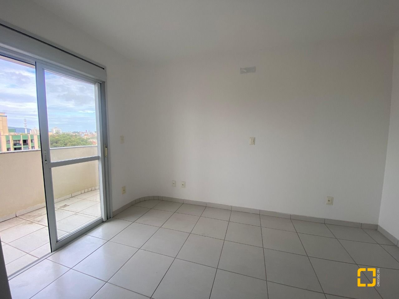 Cobertura com 99m², 6 quartos (sendo 3 suítes), 2 garagens, no bairro Capoeiras em Florianópolis