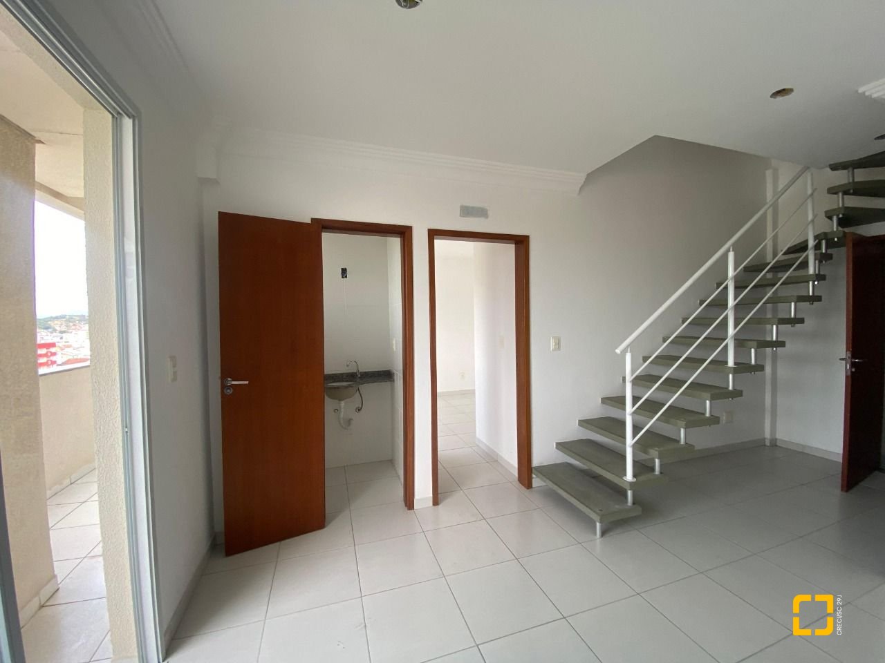 Cobertura com 99m², 6 quartos (sendo 3 suítes), 2 garagens, no bairro Capoeiras em Florianópolis