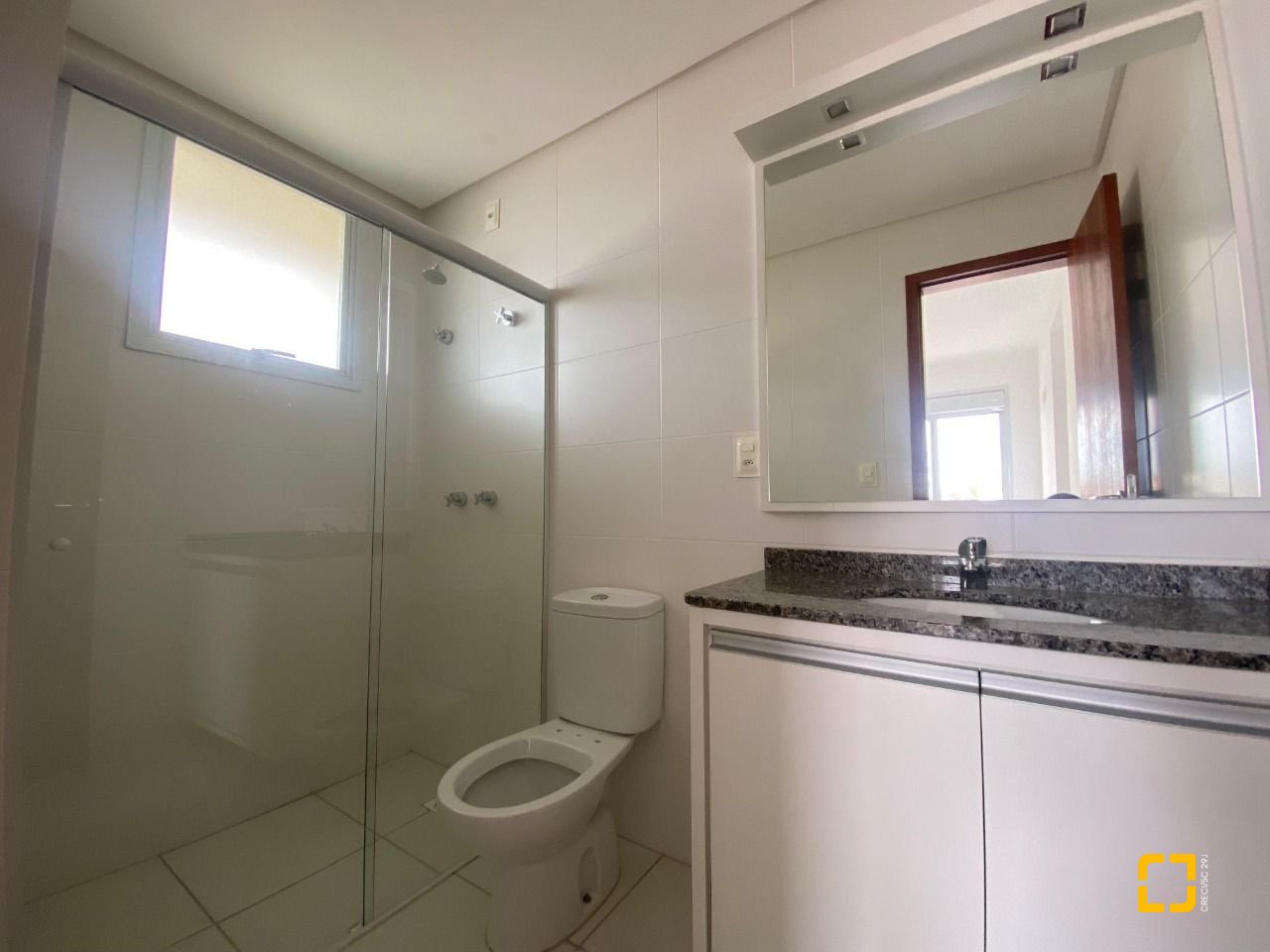 Cobertura com 99m², 6 quartos (sendo 3 suítes), 2 garagens, no bairro Capoeiras em Florianópolis