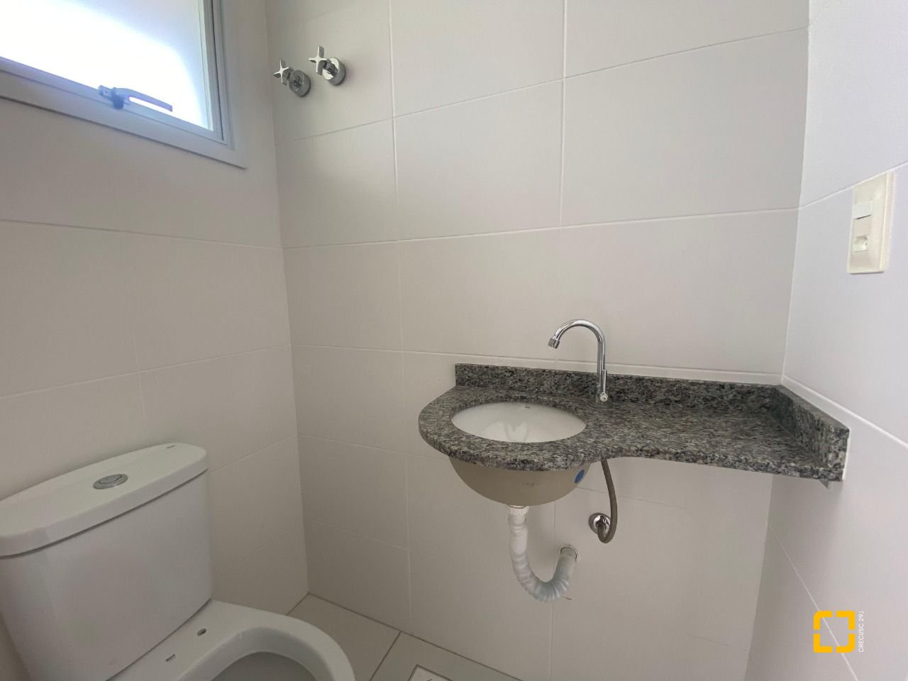 Cobertura com 99m², 6 quartos (sendo 3 suítes), 2 garagens, no bairro Capoeiras em Florianópolis