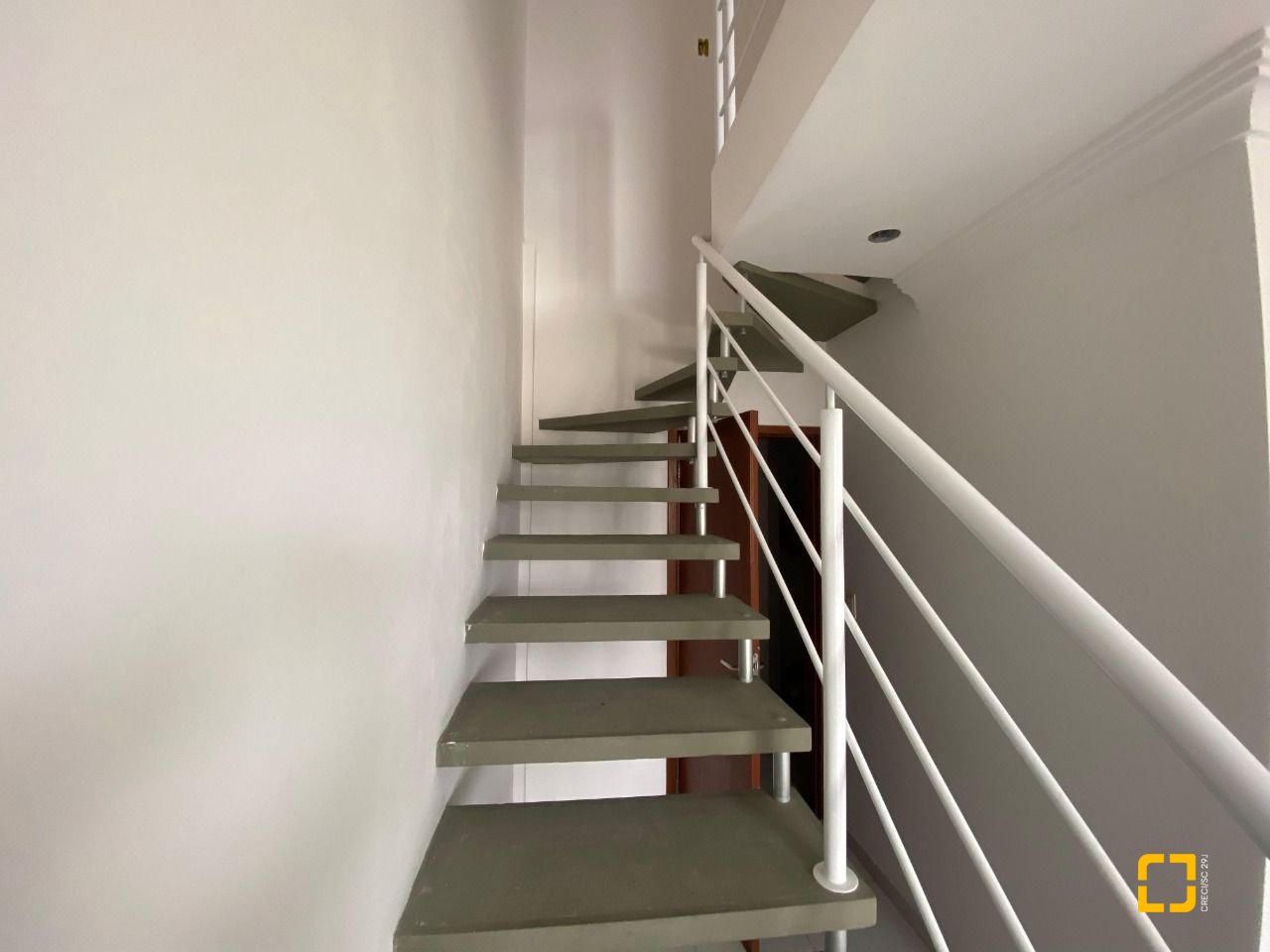 Cobertura com 99m², 6 quartos (sendo 3 suítes), 2 garagens, no bairro Capoeiras em Florianópolis