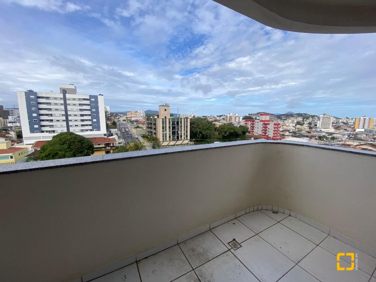 Cobertura com 99m², 6 quartos (sendo 3 suítes), 2 garagens, no bairro Capoeiras em Florianópolis