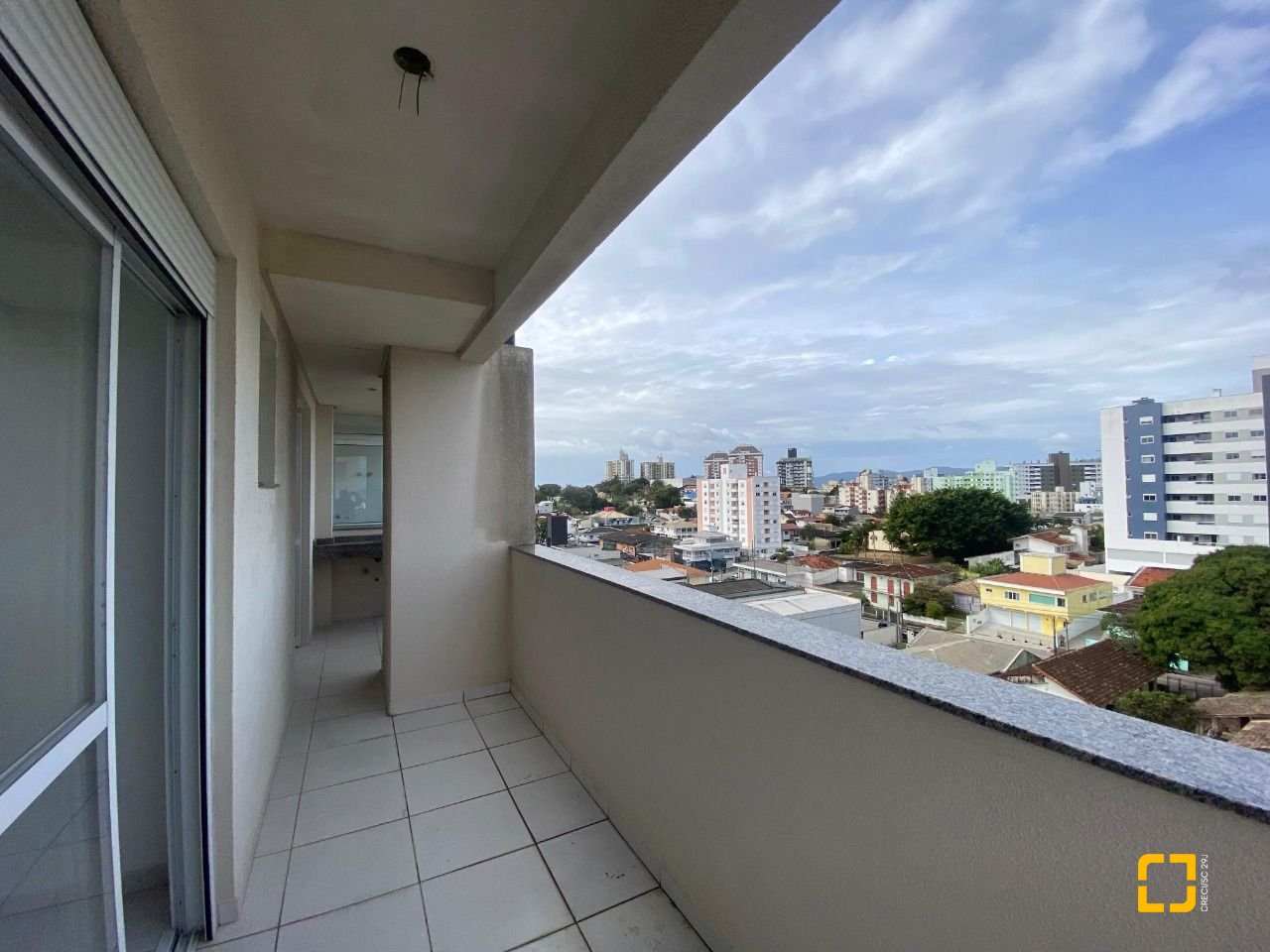 Cobertura com 99m², 6 quartos (sendo 3 suítes), 2 garagens, no bairro Capoeiras em Florianópolis