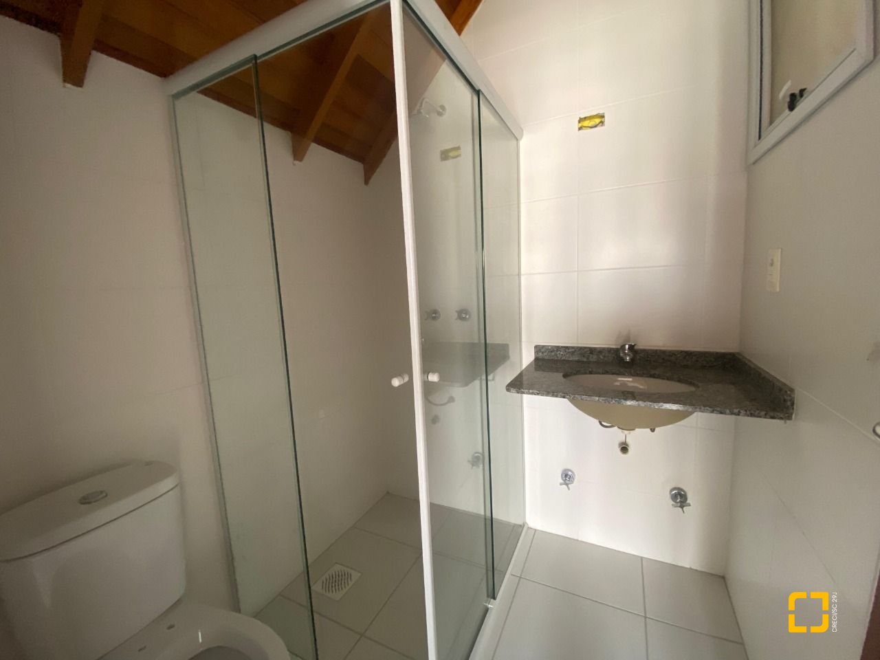 Cobertura com 99m², 6 quartos (sendo 3 suítes), 2 garagens, no bairro Capoeiras em Florianópolis