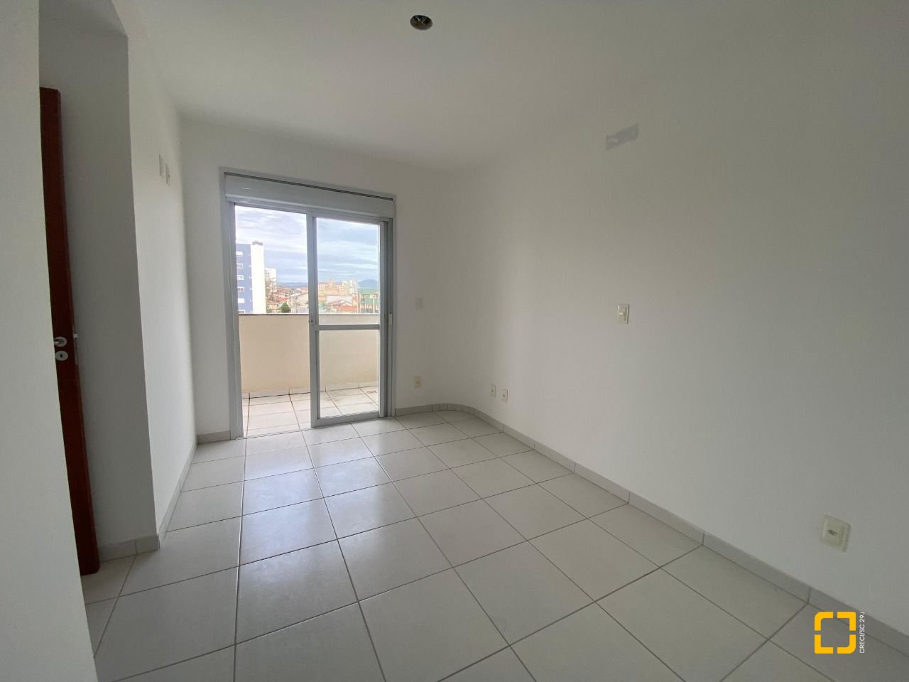 Cobertura com 99m², 6 quartos (sendo 3 suítes), 2 garagens, no bairro Capoeiras em Florianópolis