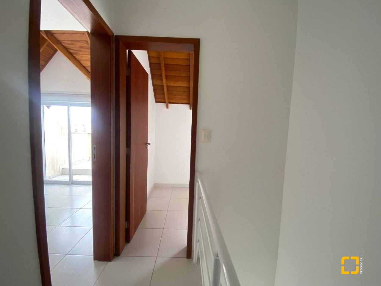 Cobertura com 99m², 6 quartos (sendo 3 suítes), 2 garagens, no bairro Capoeiras em Florianópolis
