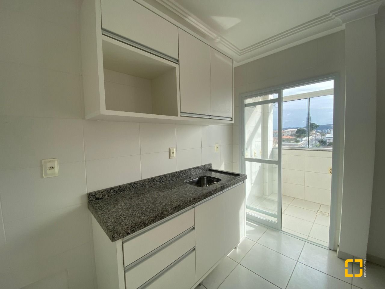 Cobertura com 97m², 6 quartos (sendo 3 suítes), 2 garagens, no bairro Capoeiras em Florianópolis
