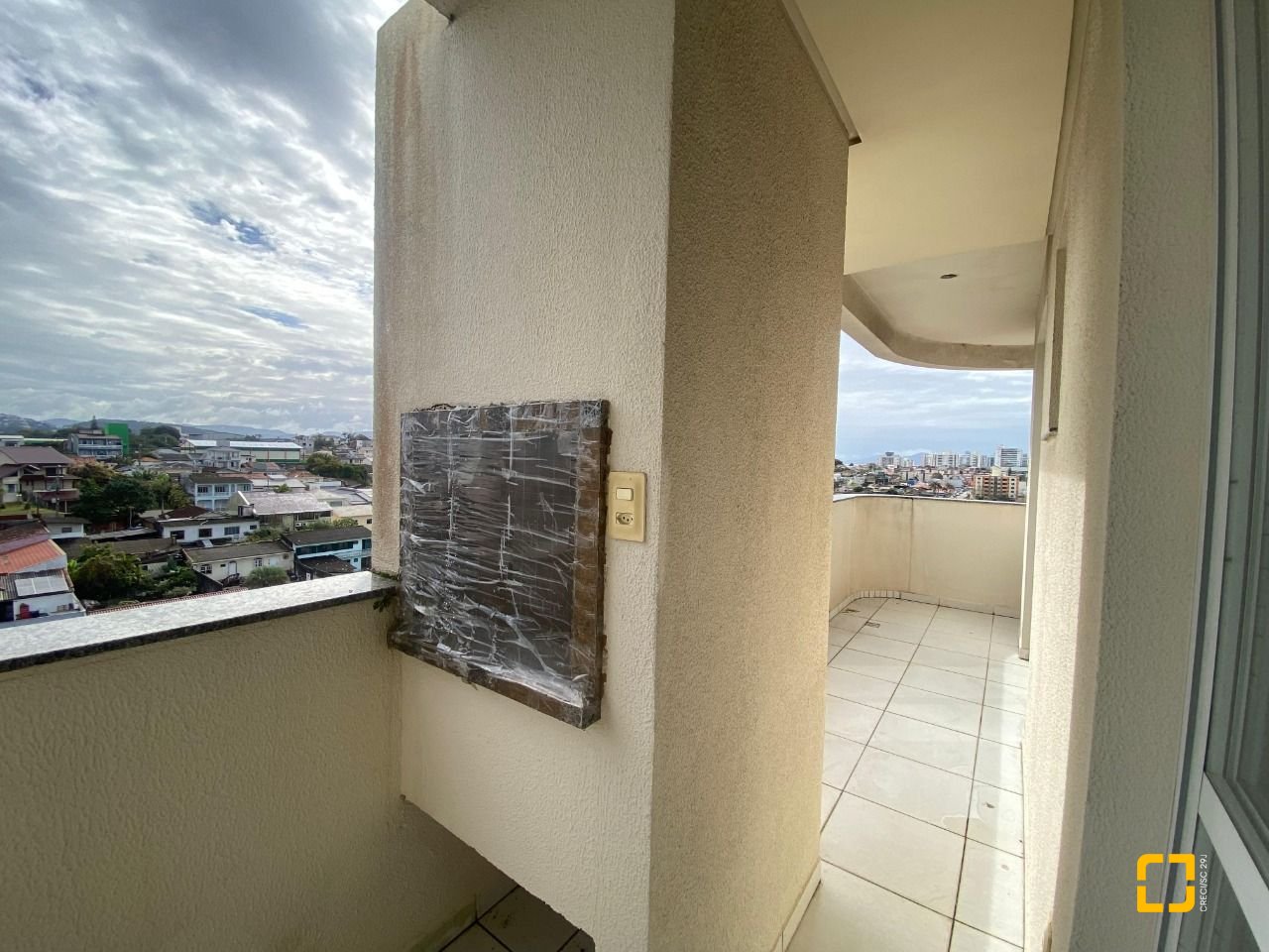 Cobertura com 97m², 6 quartos (sendo 3 suítes), 2 garagens, no bairro Capoeiras em Florianópolis